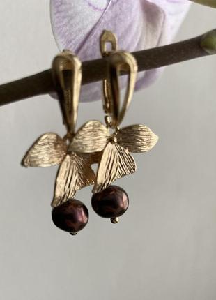 Милі сережки з натуральними перлами, квіткові теми .4 фото