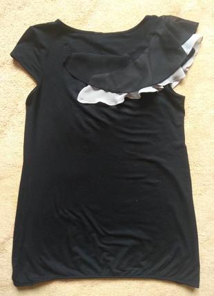 Черная футболка с воланом3 фото