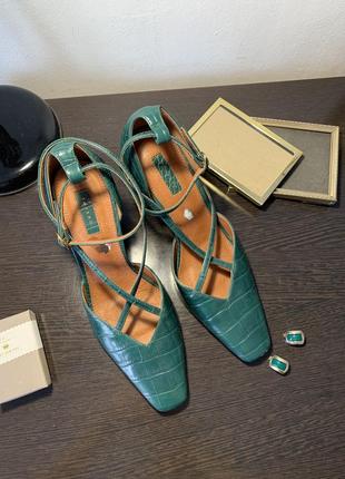 Лакові туфлі смарагдового зеленого кольору topshop