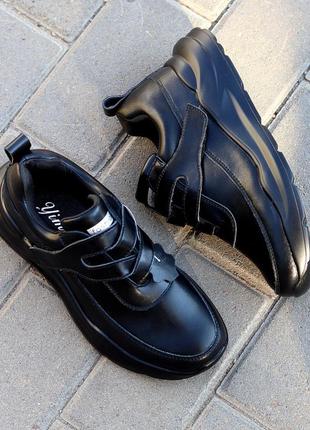 Распродажа натуральные кожаные черные кроссовки на липучке 38р.