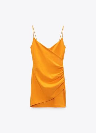 Zara платье мини оранжевое на бретелях со сборками по бокам р. m4 фото