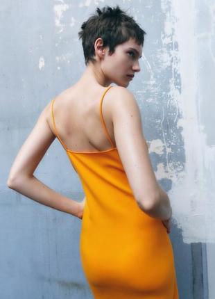 Zara платье мини оранжевое на бретелях со сборками по бокам р. m3 фото