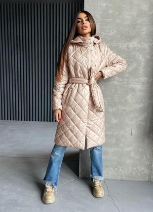 Женское зимнее стеганое ромбиками пальто под пояс с капюшоном размеры 38-526 фото