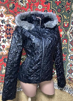 Красивая легкая стеганная куртка с мехом новая3 фото