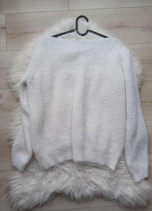 Білий пуловер пухнастий теплий з v-подібним мереживним вирізом3 фото
