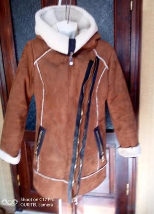 Женская куртка-дубленка искусственная коричневая с капюшоном