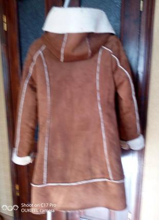 Женская куртка-дубленка искусственная коричневая с капюшоном2 фото