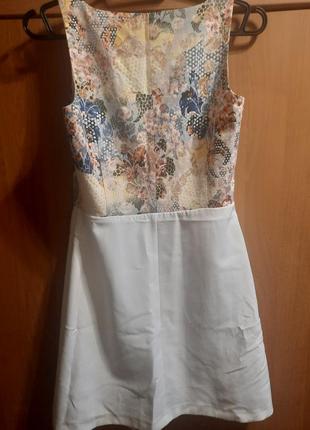 Красивое платье sassofono, размер м4 фото