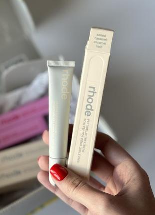 Пептидный увлажняющий бальзам тент блеск помада для губ salted caramel rhode peptide lip treatment