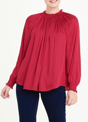Червона сатинова блуза