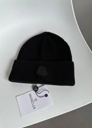 Шапка moncler full black - элегантная, черная, стильная и теплая, отличный выбор для зимнего сезона.
