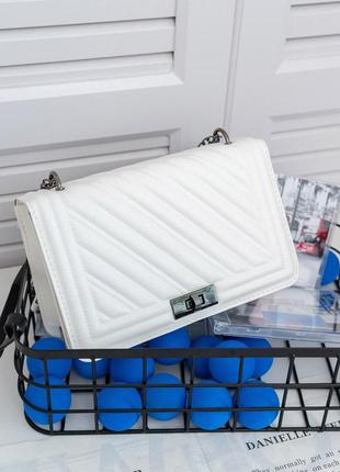 Жіноча стильна сумка через плече на білому ремені