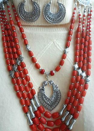 Етнічне намисто з коралів