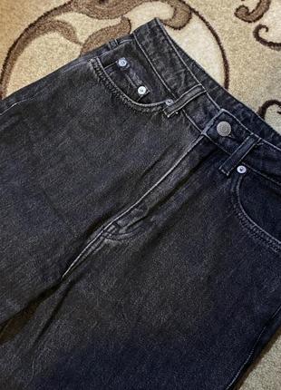 Трендові прямі джинси weekday rowe чорного кольору5 фото
