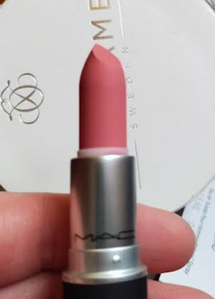 Помада mac powder kiss lipstick slush now7 фото