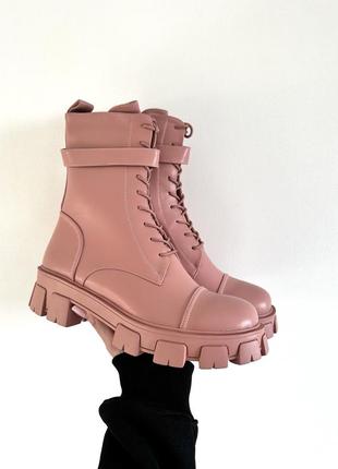 Прекрасные женские массивные ботинки с кармашками boyfriend boots pink пудровые2 фото