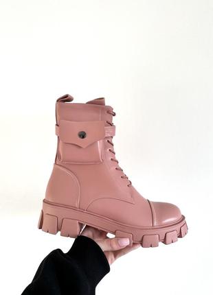 Прекрасные женские массивные ботинки с кармашками boyfriend boots pink пудровые1 фото