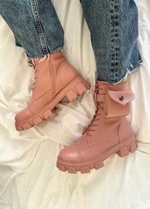 Прекрасные женские массивные ботинки с кармашками boyfriend boots pink пудровые5 фото