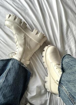 Шикарные женские массивные ботинки с карманами boyfriend boots white молочные7 фото