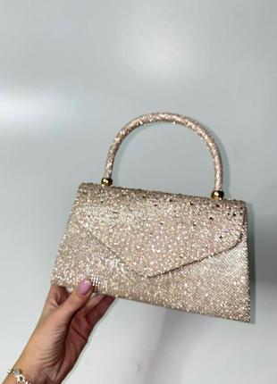 Сумочка золотого кольору с камушками