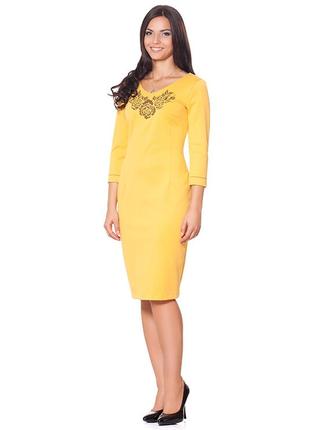 Жовта жіноча сукня з рукавом три чверті