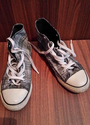 Кеди в клітку