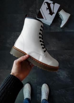 Боти у стилі dr martens