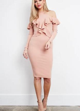 Розовое пудровое платье платье платье миди облегающее приталенное с рюшами