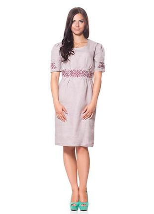 Жіноча сукня виготовлена з натурального льону з вишивкою
