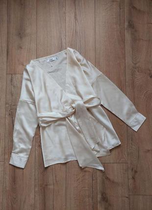 Атласная блуза шелковая на запах топ с запахом атласна блузка шовкова на запах з поясом7 фото
