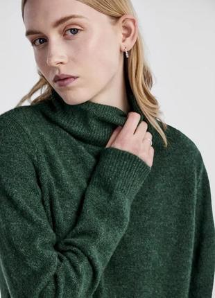 Вязаное платье миди в зеленом цвете от датского бренда pieces4 фото