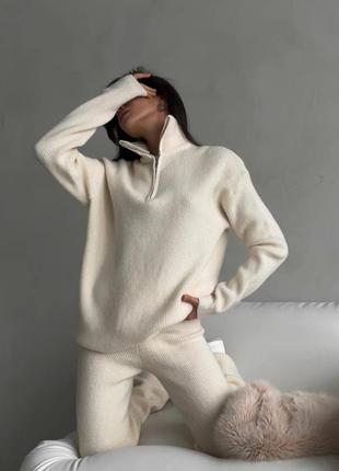 Женский теплый костюм