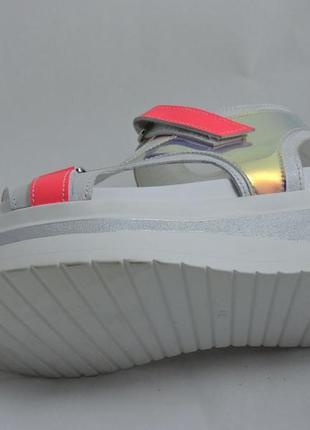 Сандалії жіночі шкіряні