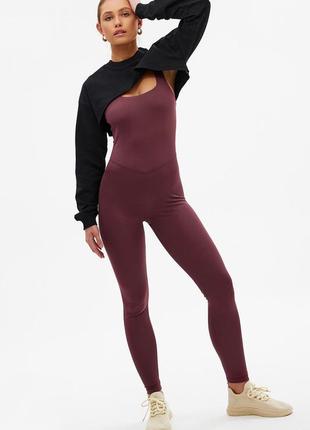 Женский спортивный бордовый комбинезон с открытой спиной лосины3 фото