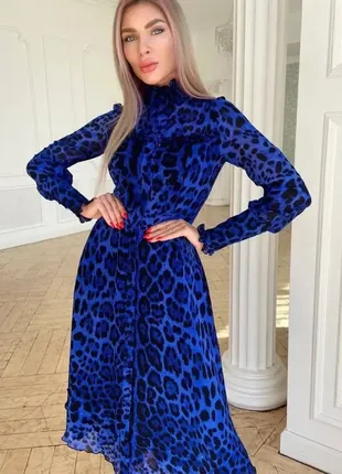 Стильное платье с леопардовым принтом