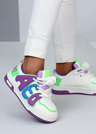 Яркие весенние женские кеды кроссовки, массивные светлые, белые + фиолетовый на шнурках молодежка ле1 фото