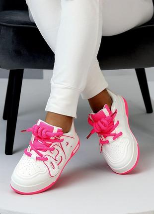 Спортивные женские кроссовки неоновые в белом цвете с розовым, кеды для девушек,...