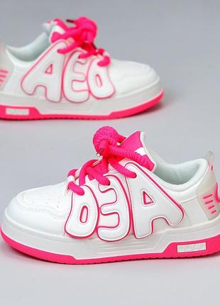 Спортивные женские кроссовки неоновые в белом цвете с розовым, кеды для девушек,...
