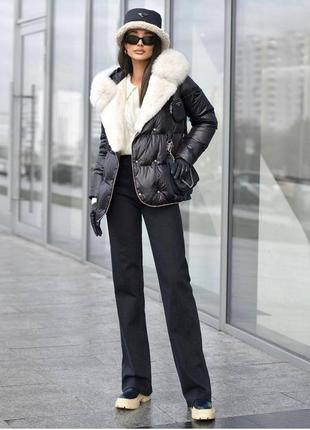 Теплая зимняя куртка с капюшоном и меховым воротником укороченная короткая курточка шуба с мехом автоледи черная белая6 фото