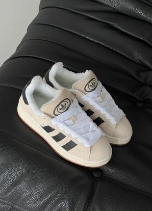 Женские кроссовки бежевые в стиле adidas campus beige black winter fur - с мехом