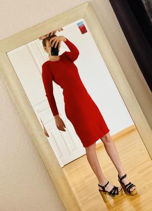 Крутое вязаное красное платье