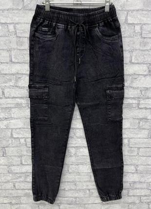 Женские джинсы карго на резинке с карманами по бокам