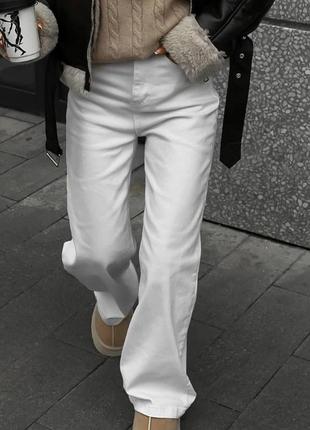Джинсы женские однотонные на высокой посадке с карманами на молнии качественные стильные трендовые белые