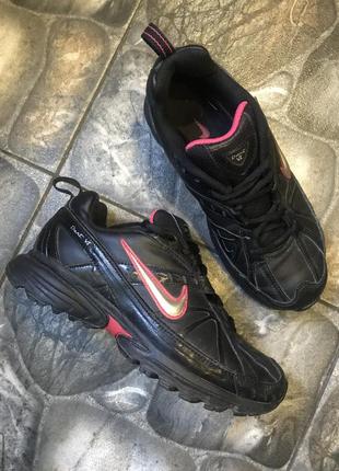 Якісні легкі кросівки сток