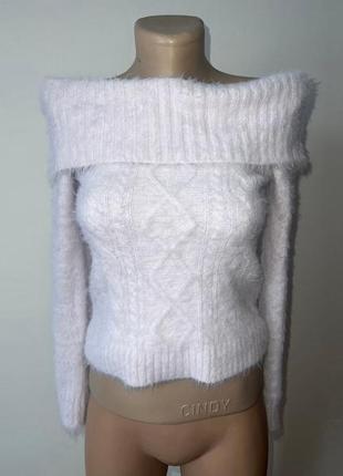 Белый свитер с открытыми плечами из 00вых барби