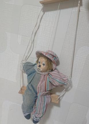 Винтажный керамический клоун на качели из германии