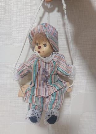 Винтажный керамический клоун на качели из германии