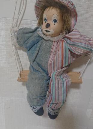 Винтажный керамический клоун на качели из германии