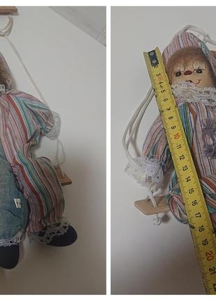 Винтажный керамический клоун на качели из германии