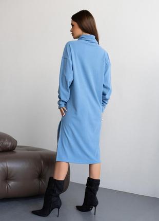 Теплое платье - гольф из фактурного трикотажа рубчик с разрезами 42-48 размеры голубое2 фото